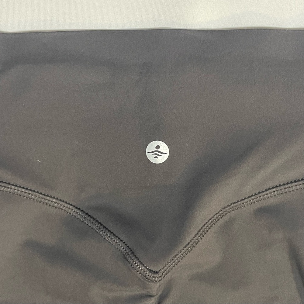 HALARA Leggings in Volcanic Ash, Sz XS. Full length - Picture 3 of 8